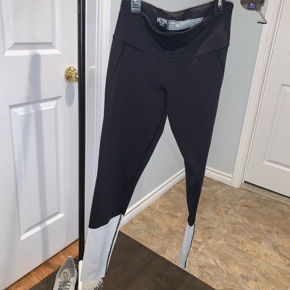 Victoria's Secret Pants - Victoria’s Secret - Knockout Legging - Medium